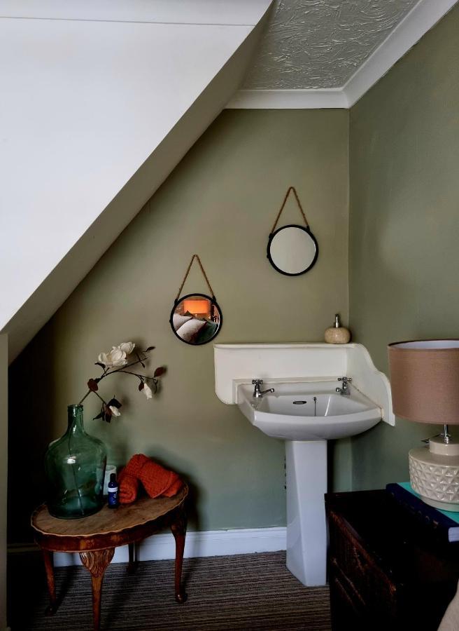 2 Bedroom House Within Walking Distance Of Town Cowes  Bagian luar foto
