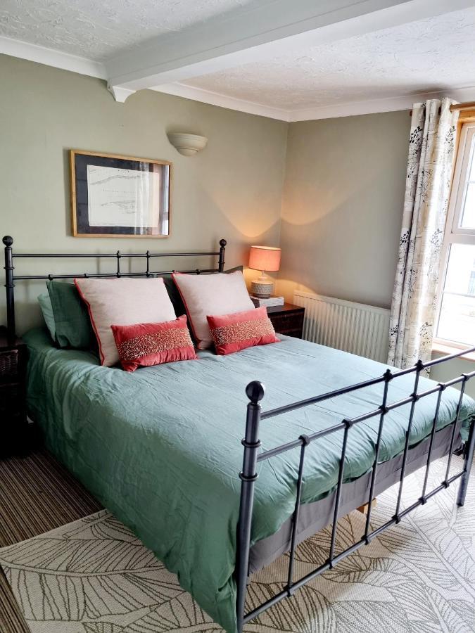 2 Bedroom House Within Walking Distance Of Town Cowes  Bagian luar foto