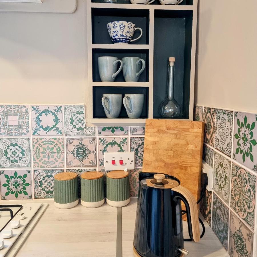 2 Bedroom House Within Walking Distance Of Town Cowes  Bagian luar foto